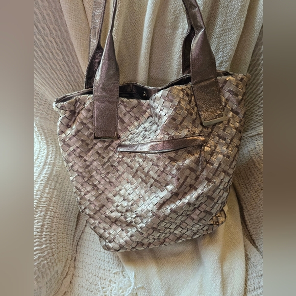 Chic Metallic Elliot Lucca Woven Tote Bag - Picture 2 of 6